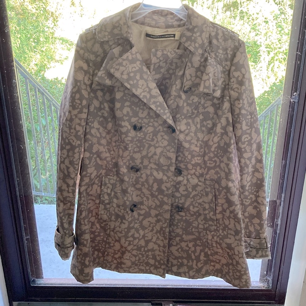 Anthropologie sz S raincoat, tan with subtle pattern. Excellent condn.